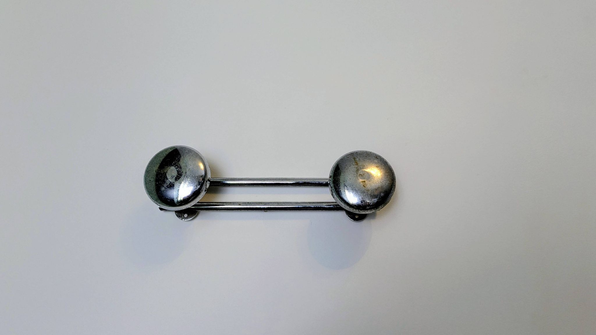 Double wall hook in chrome metal, vintage style.