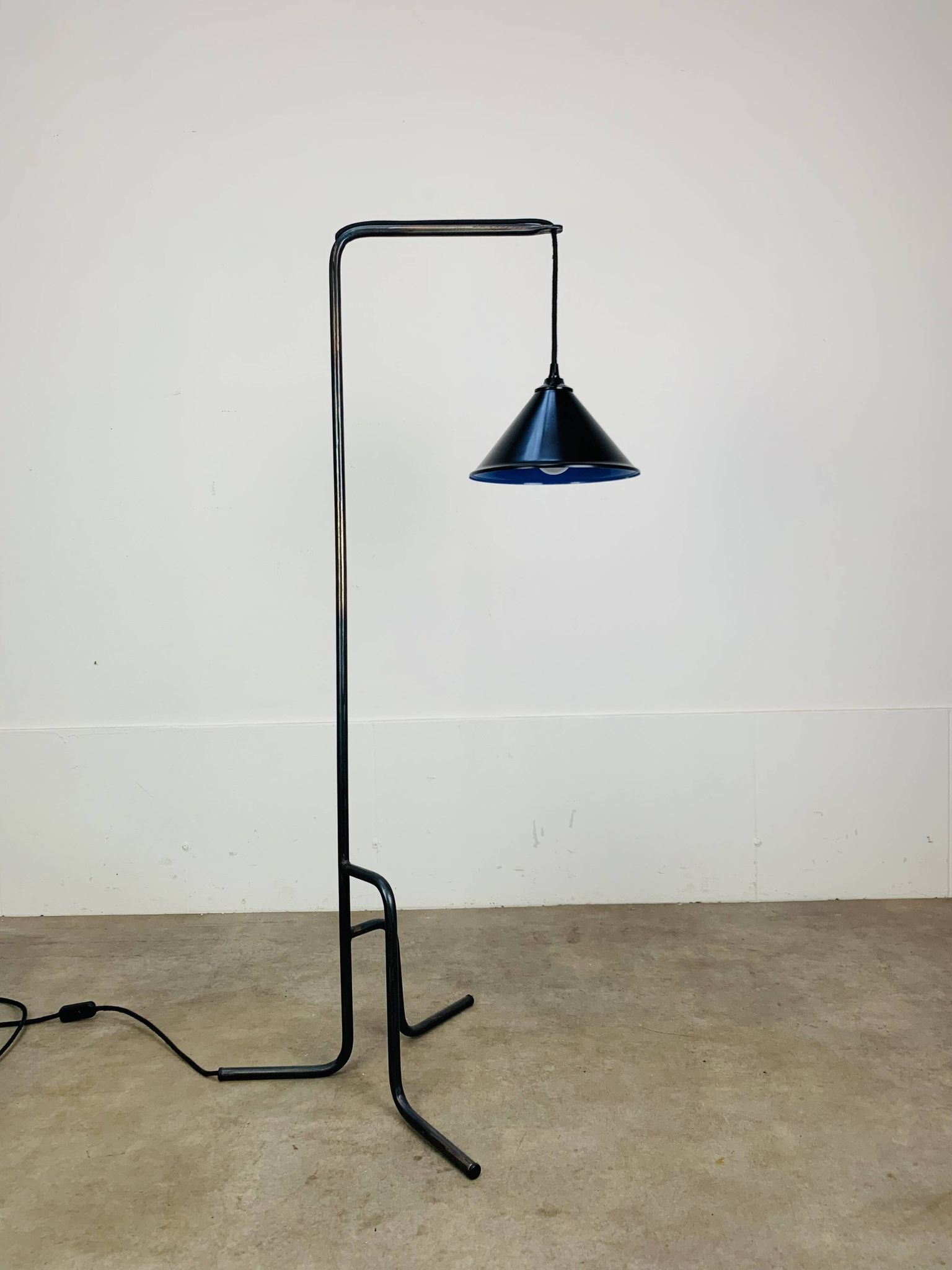Tripod reading lamp, wrought iron, industrial style, handmade.