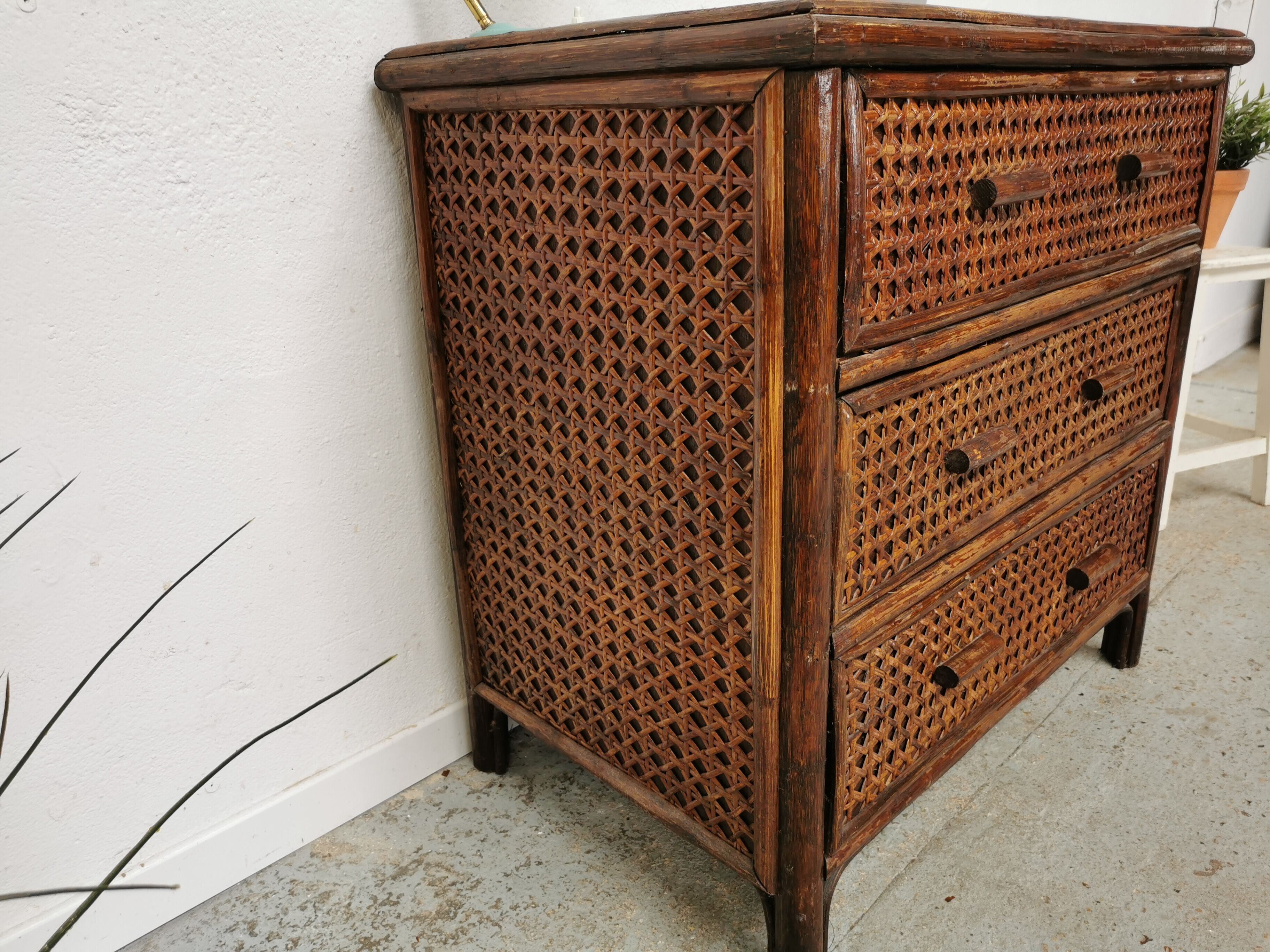 Commode vintage en rotin et cannage