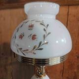 Simple wall lamp with white opaline