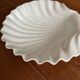 Large shell-shaped dish – white porcelain – Width 31 cm
