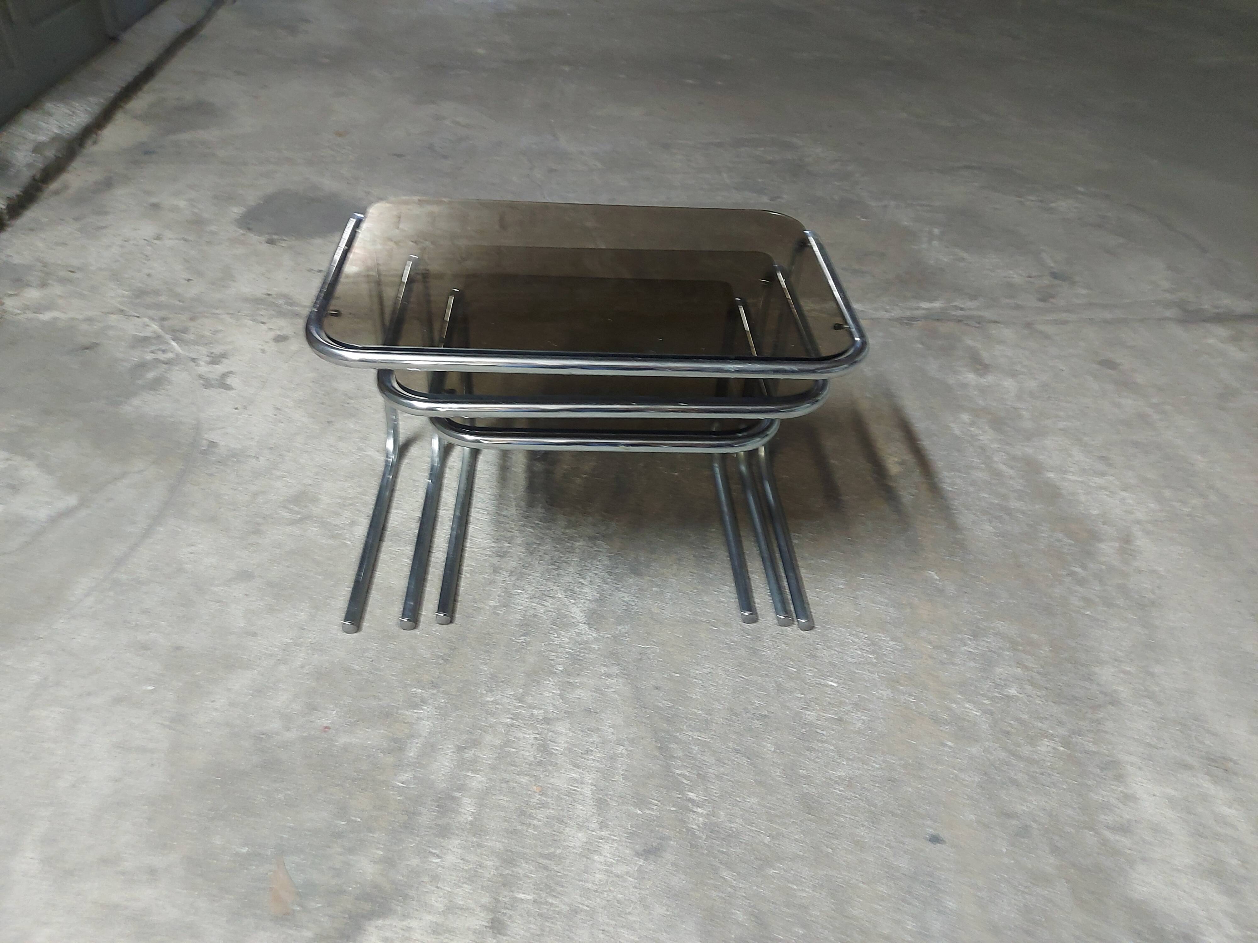 3 vintage nesting tables 70'S