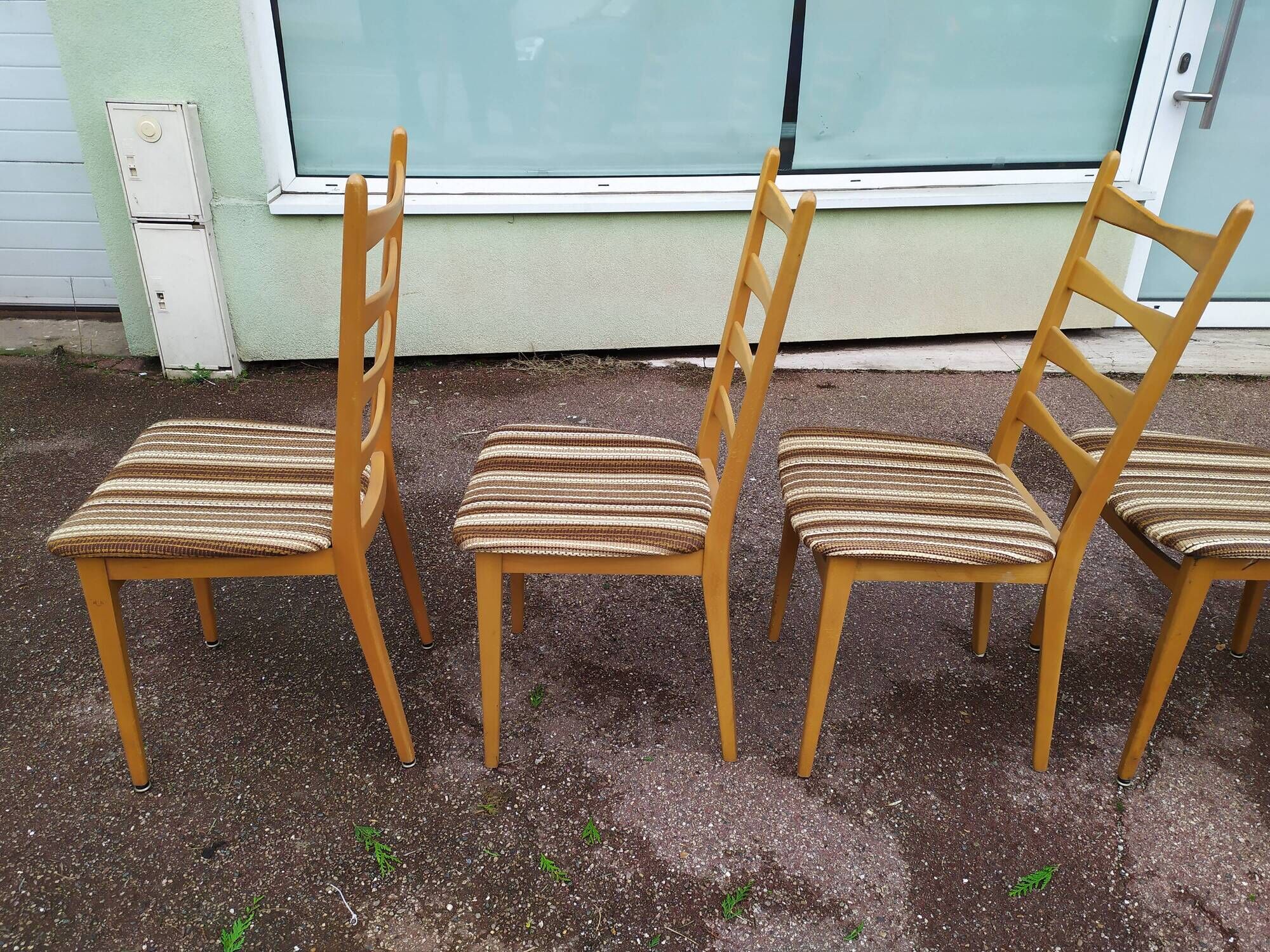 Set of 6 light wood chairs with vintage Scandinavian fabric