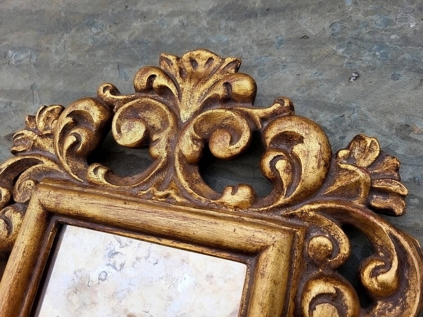 Petit miroir corne d'abondance doré