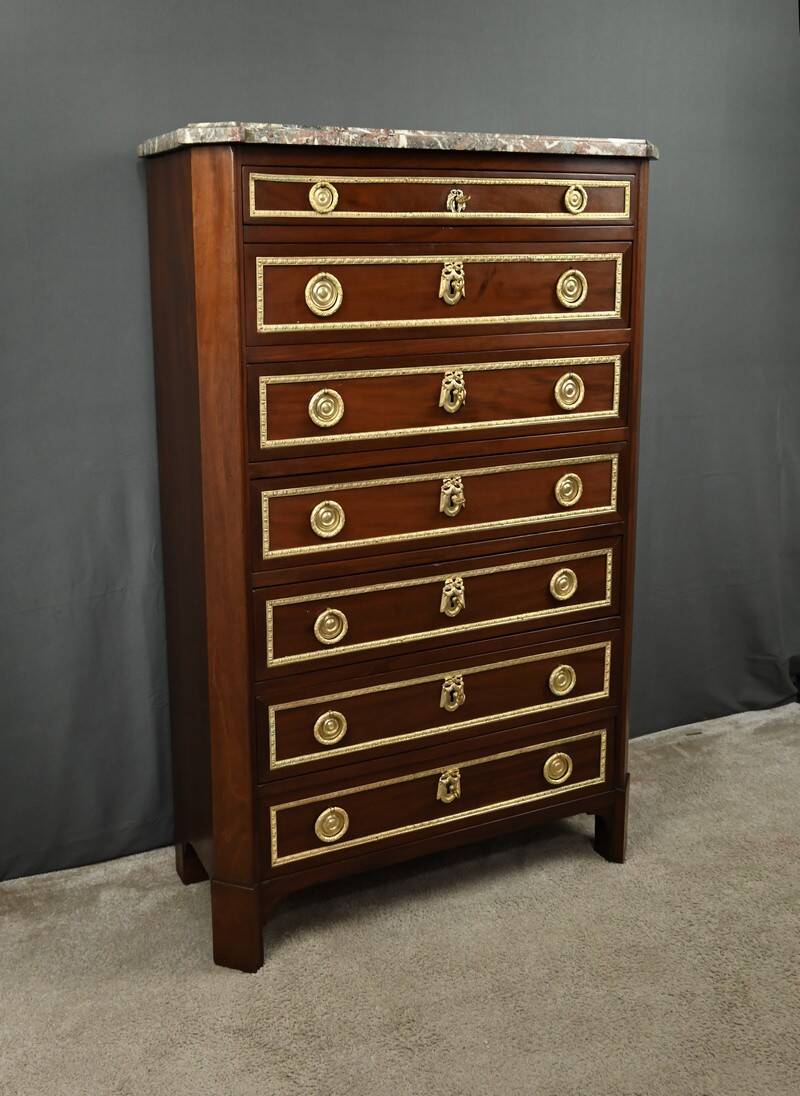 Mahogany veneer chest of drawers, Louis XVI period – Late 18th century