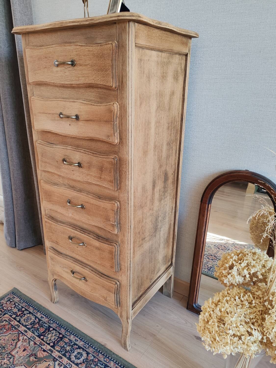 Oak chest of drawers