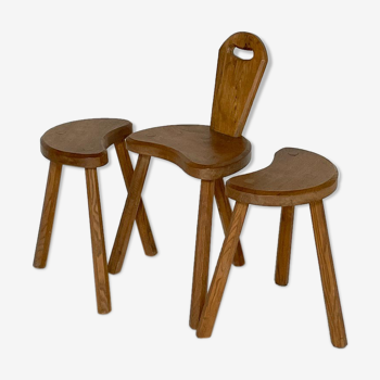 Stools and its chair in raw wood