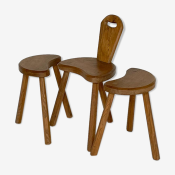 Tabourets et sa chaise en bois brut