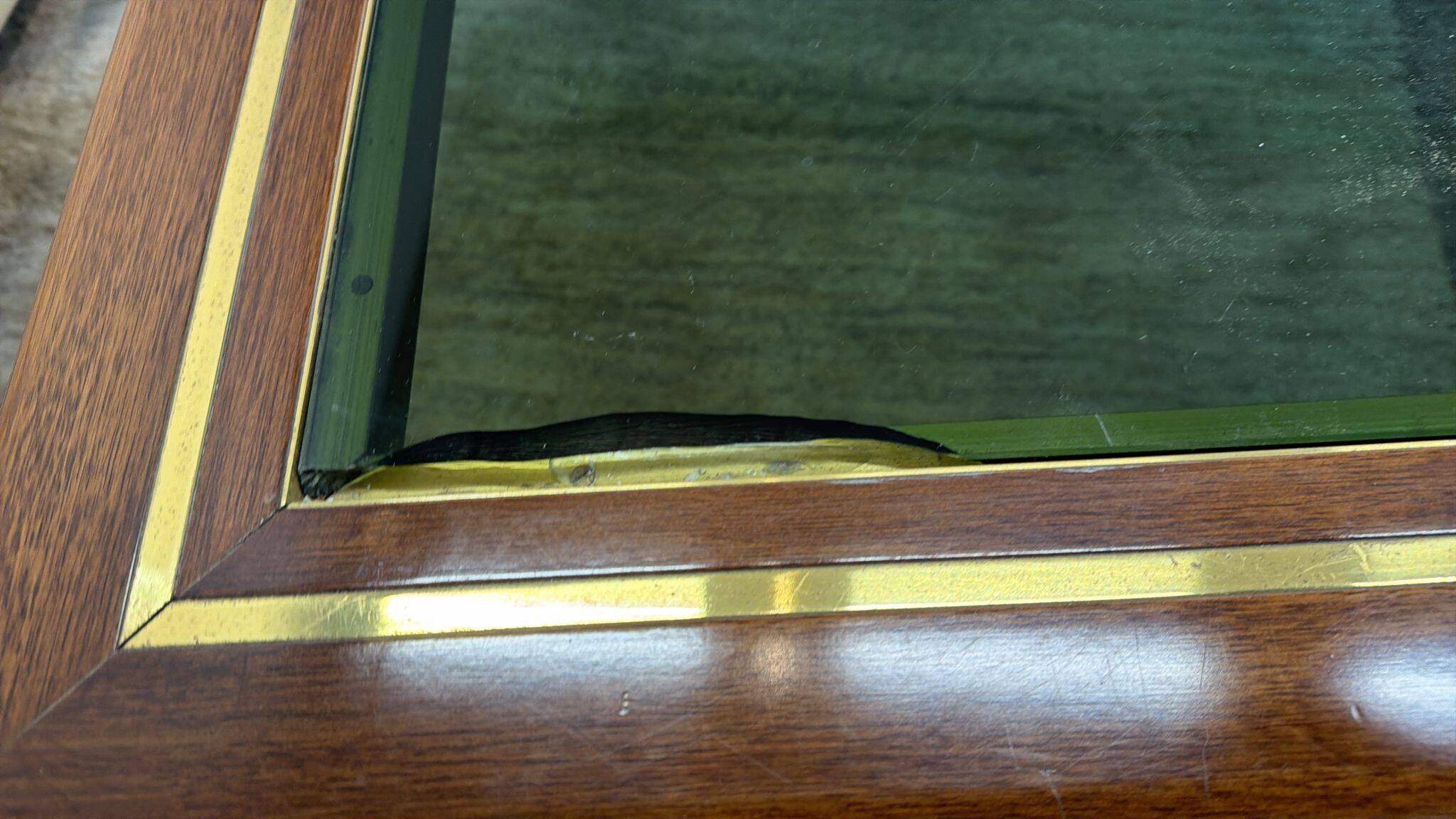 Table basse moderne du milieu du siècle en laiton et chrome par Romeo Rega, Italie, années 1970.