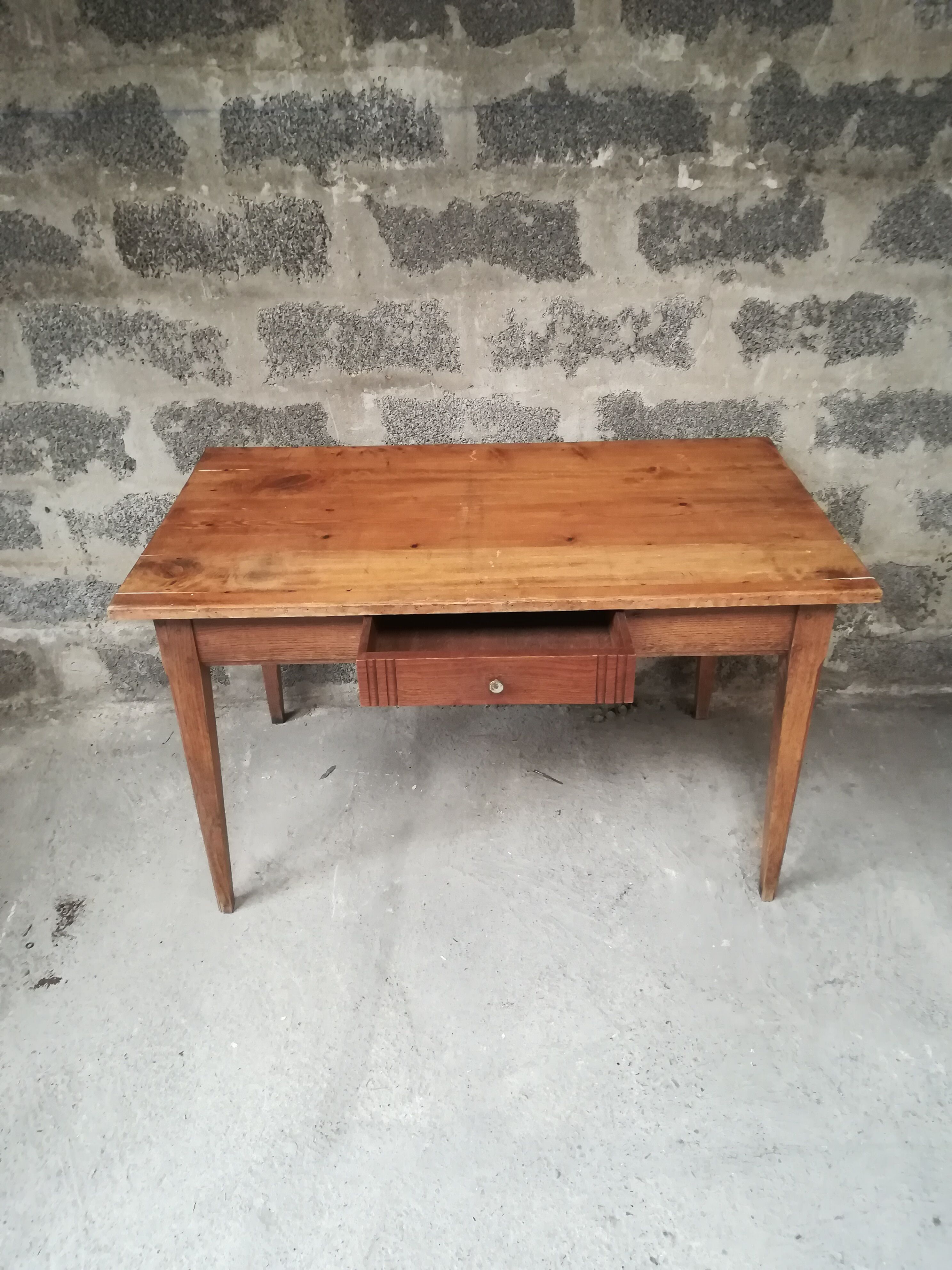 Vintage farm table 4 to 6 people