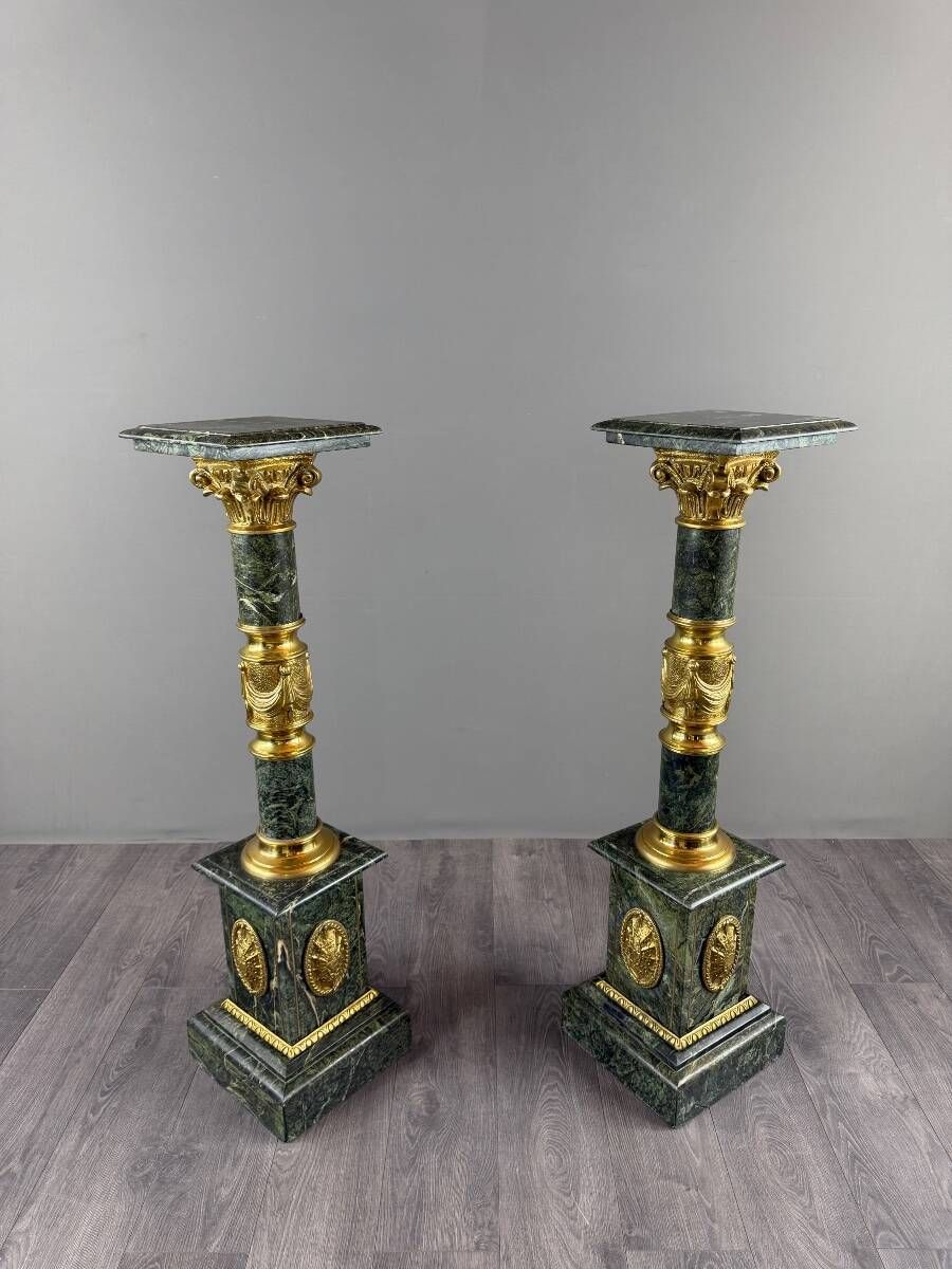 Pair of green marble columns, gilded bronze and gilded brass, 20th Century