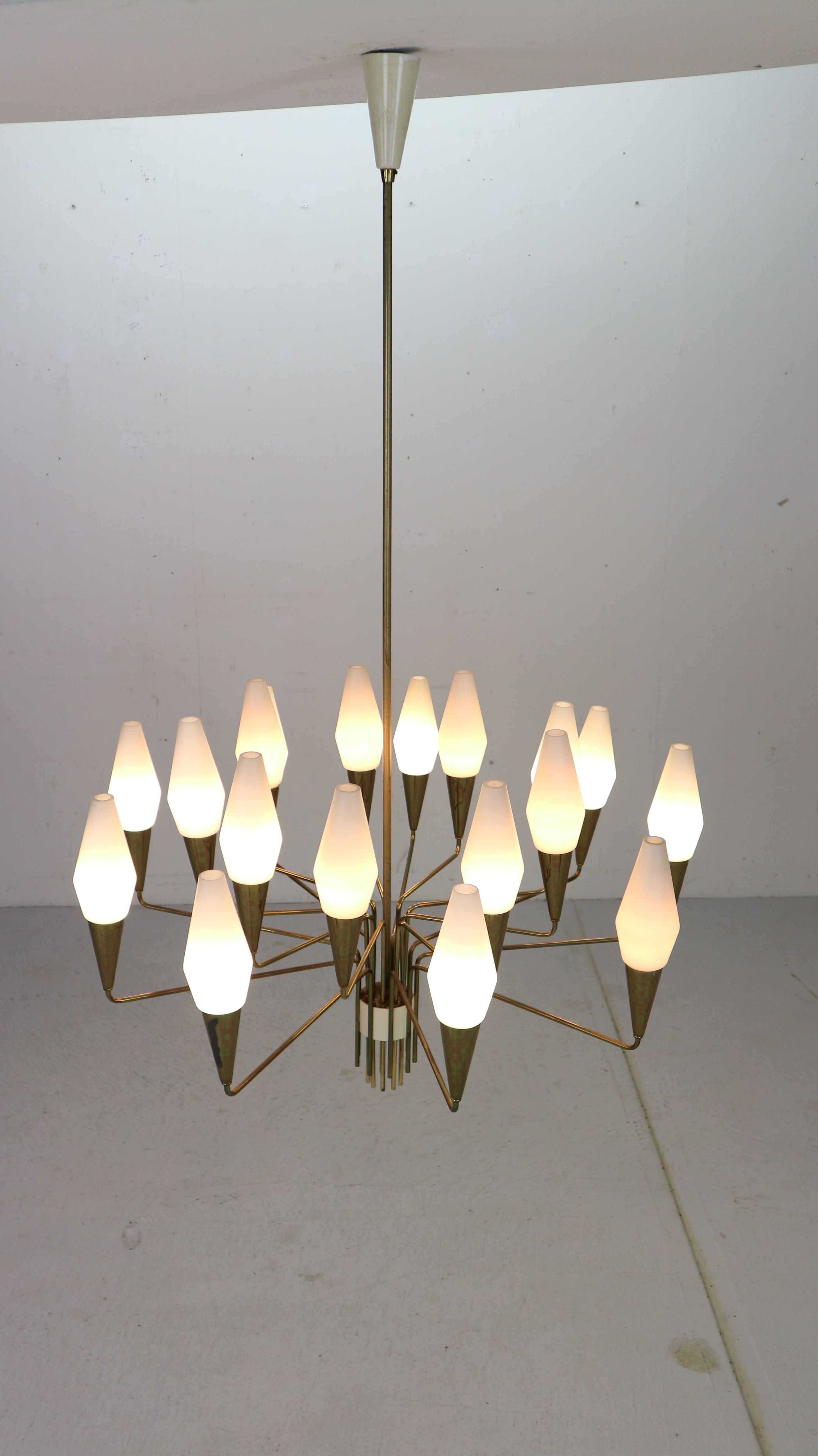 Italian mid-century modern brass and opaline glass chandelier, 1960