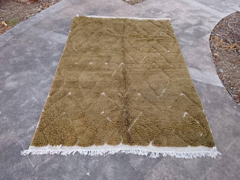 Traditional handwoven Berber rug, size 100 x 200 cm