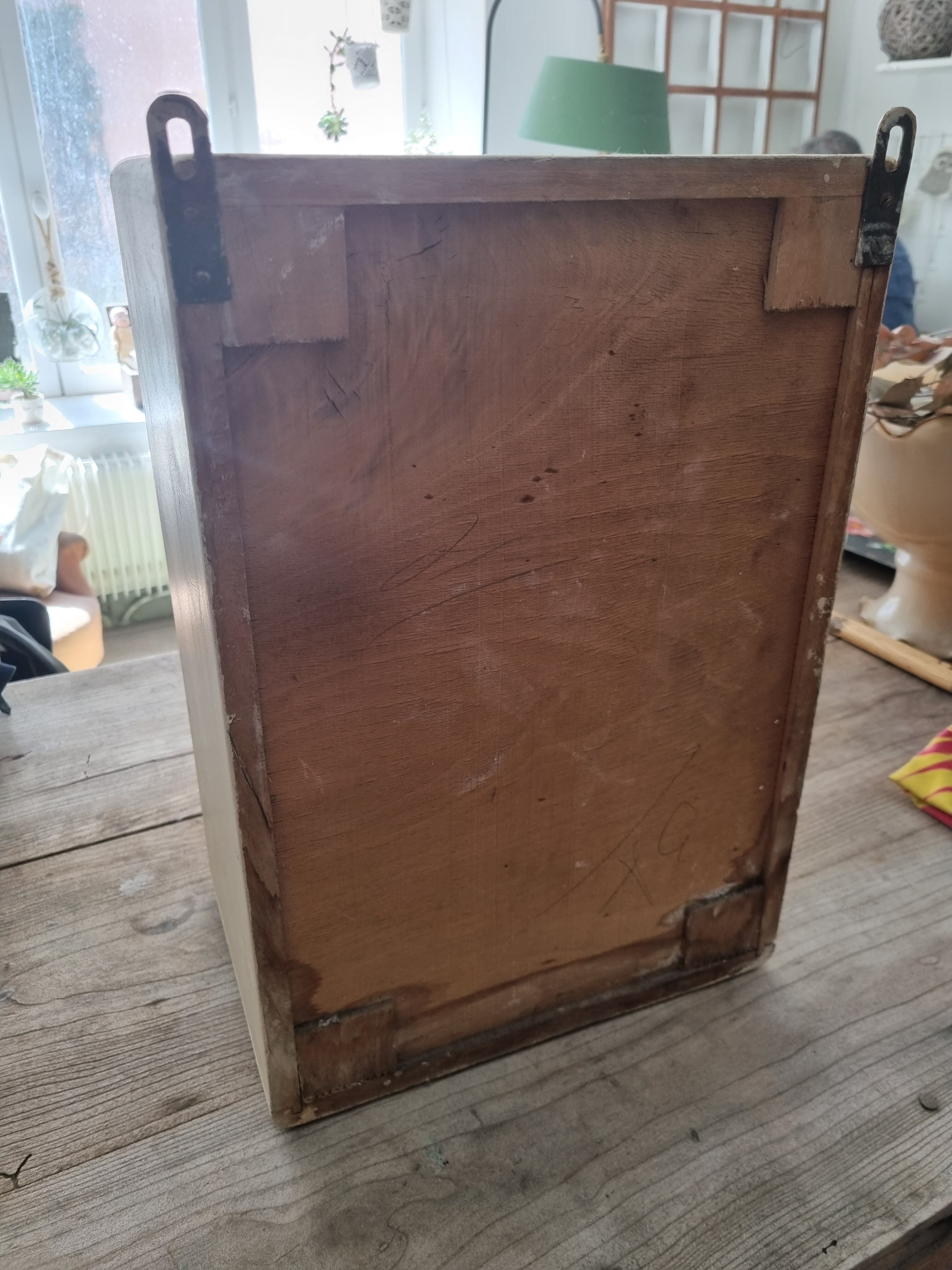 Armoire à pharmacie années 30