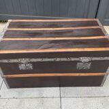 Splendid trunk from the end of the 19th century, old leather look, completely renovated