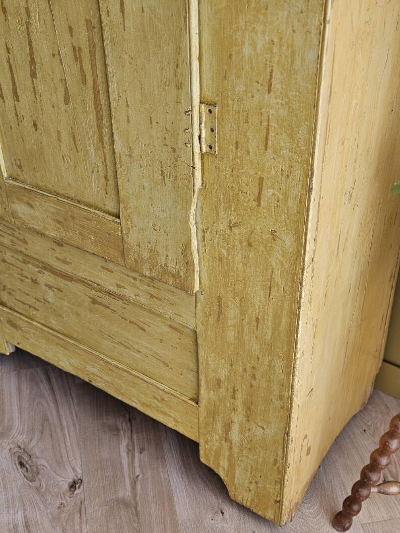 19th-century bonnetière wardrobe | Claudia