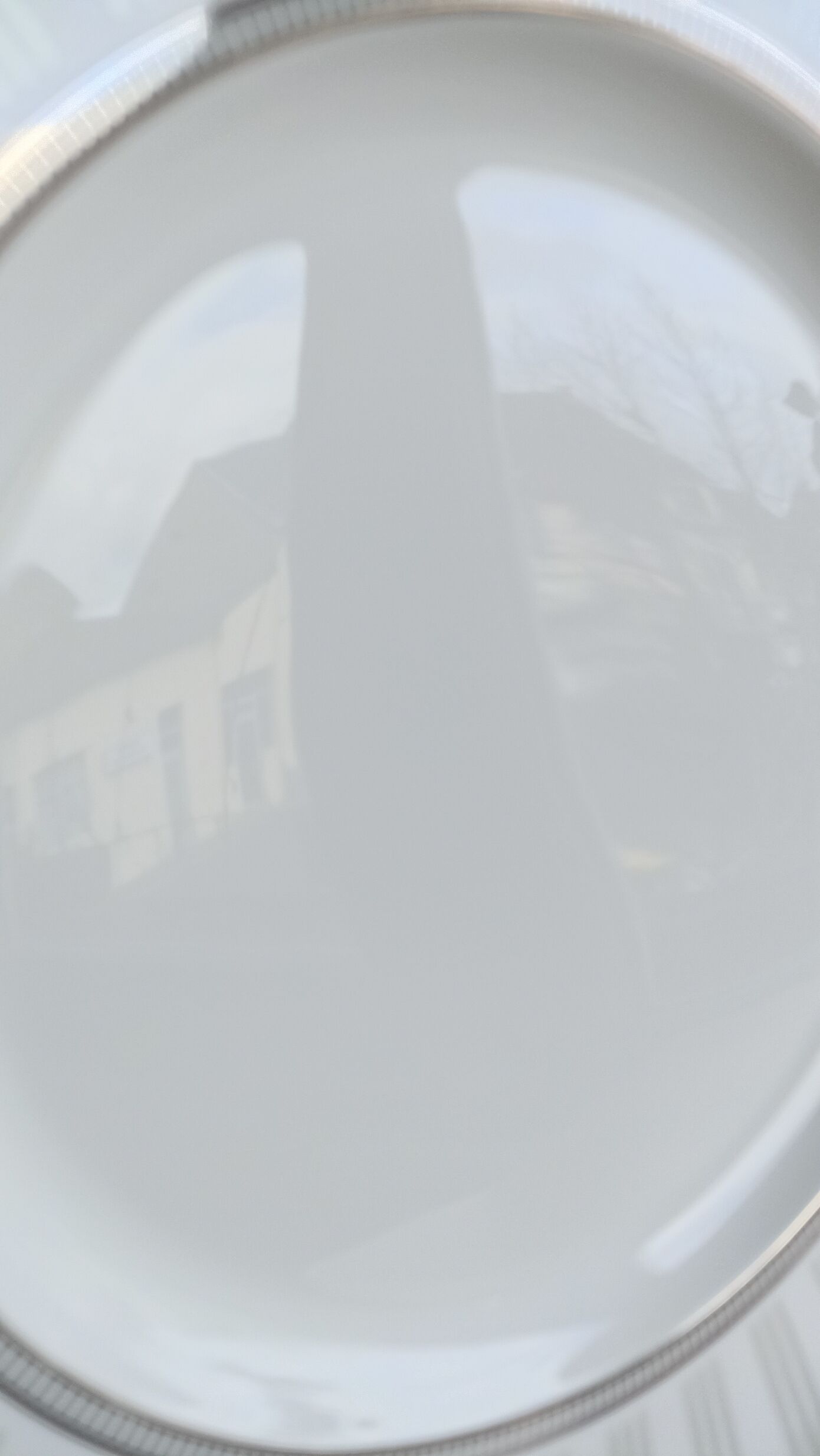 Guy Degrenne serving dish in Limoges porcelain, Venice Day Platinum