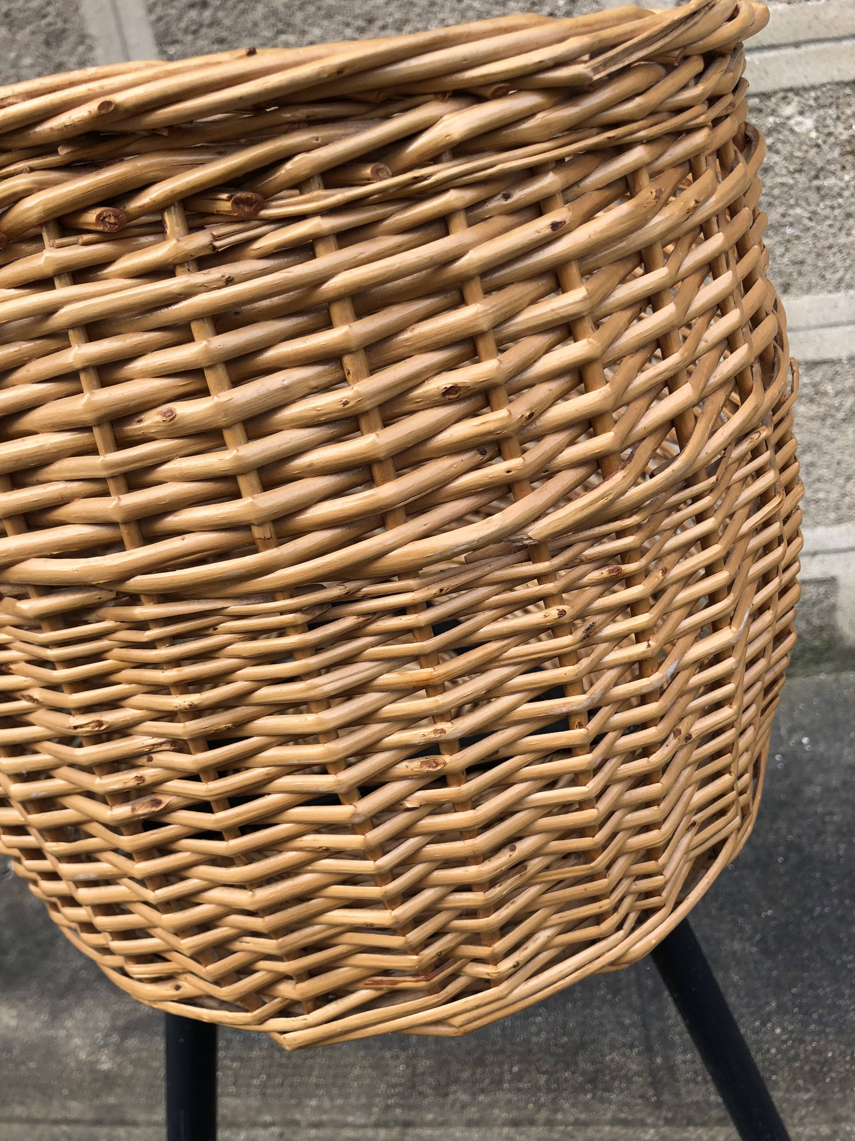 Door plant in rattan feet tripod metal