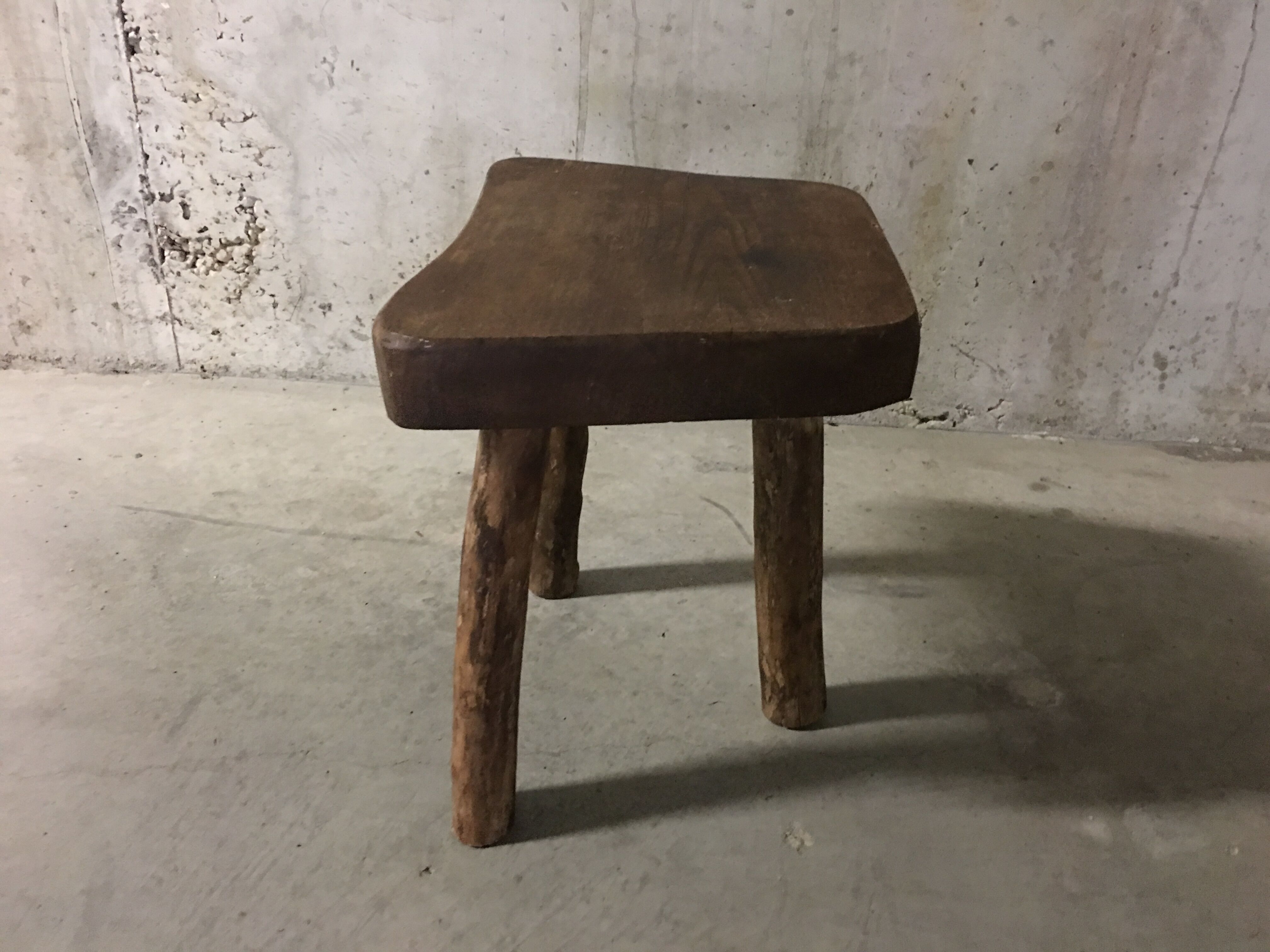 Farm tripod stool