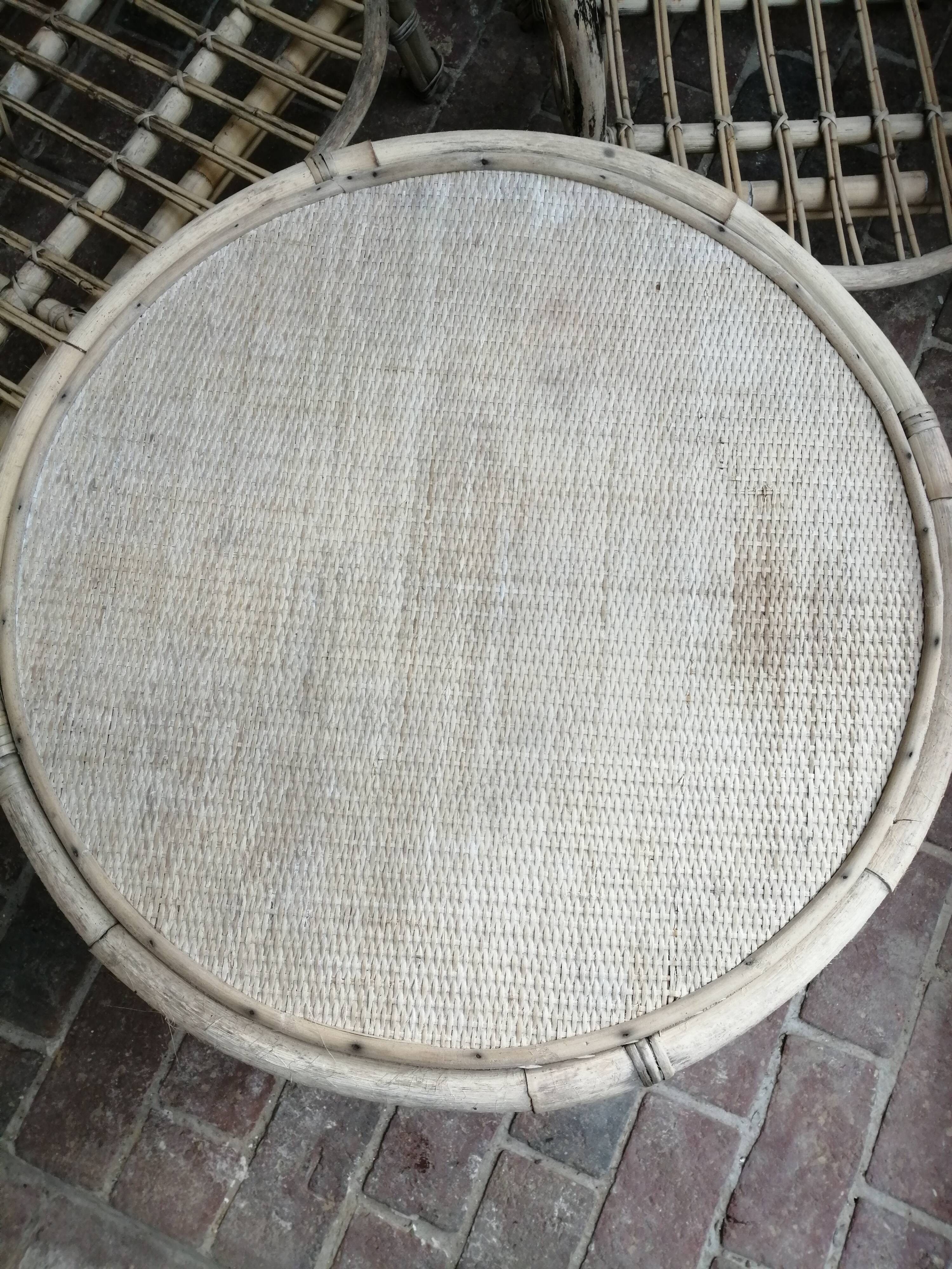 Set living room armchairs sofa, table and seamstress in vintage rattan