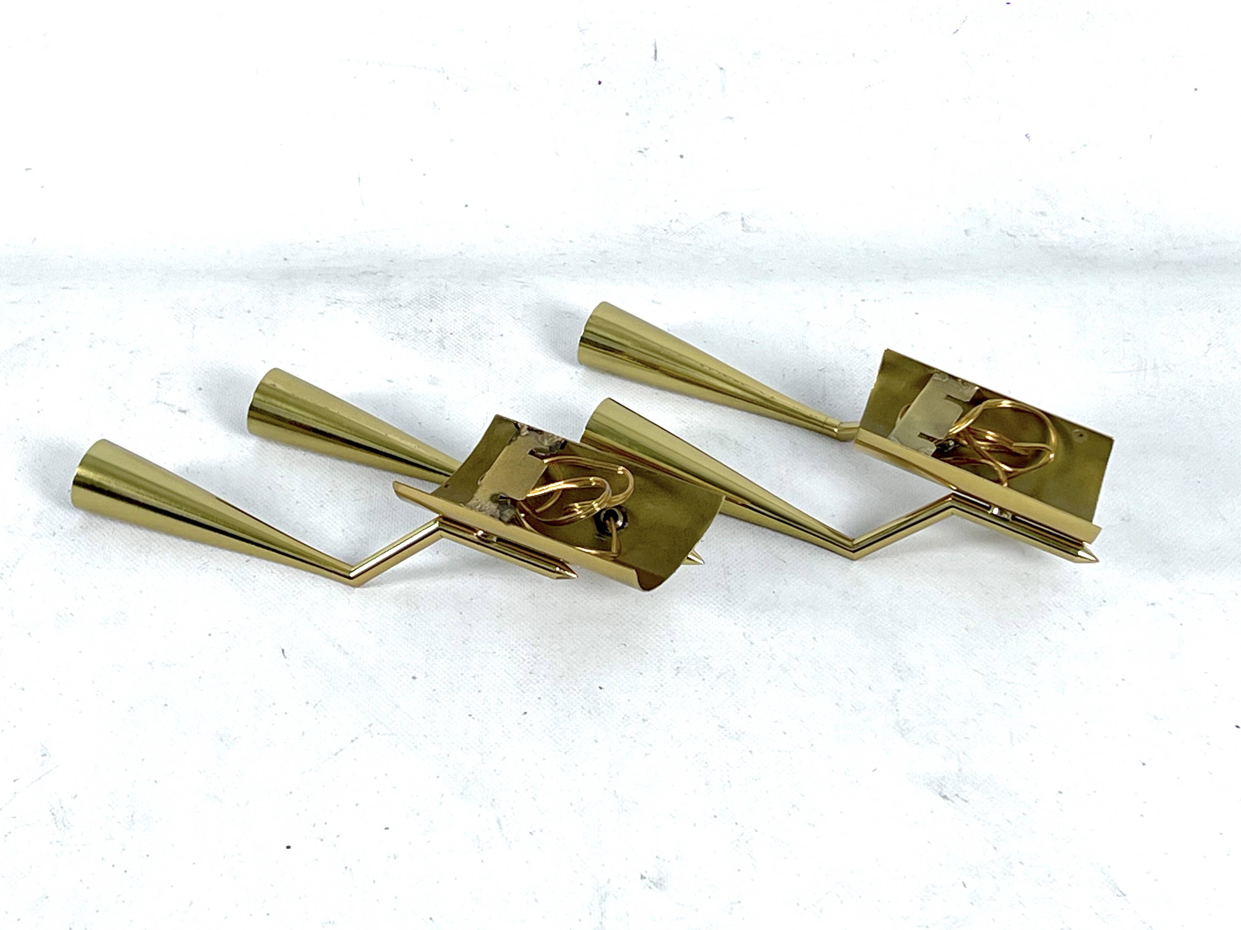 Mid-Century Modern pair of brass Oscar Torlasco attributable sconces. Italy 1950s