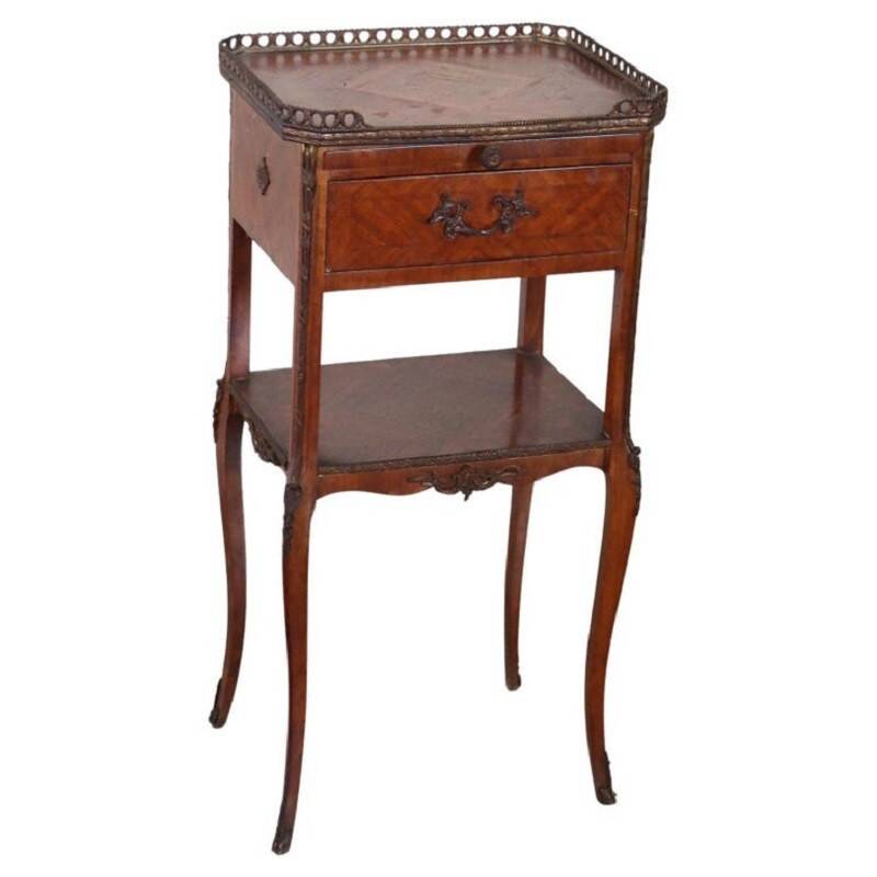 Table de nuit antique, Italie, fin du 19ème siècle