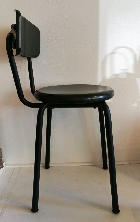 Bureau formica et sa chaise bakelite