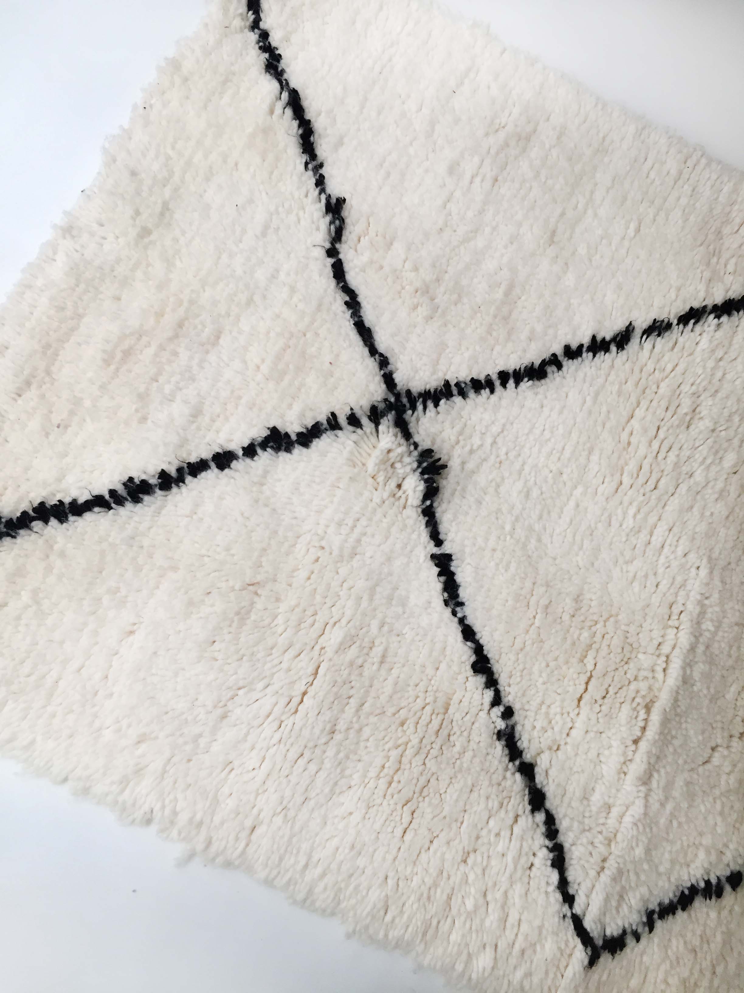 Moroccan berber carpet beni ouarain unbleached corridor with black diamonds 292x86cm