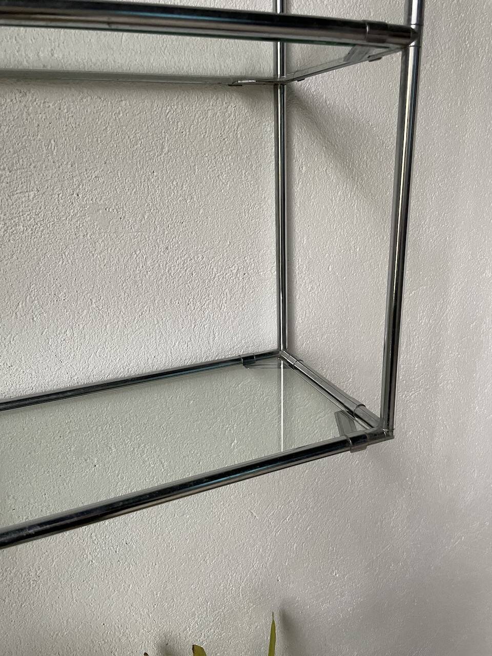 Abstracta Poul Cadovious wall shelf