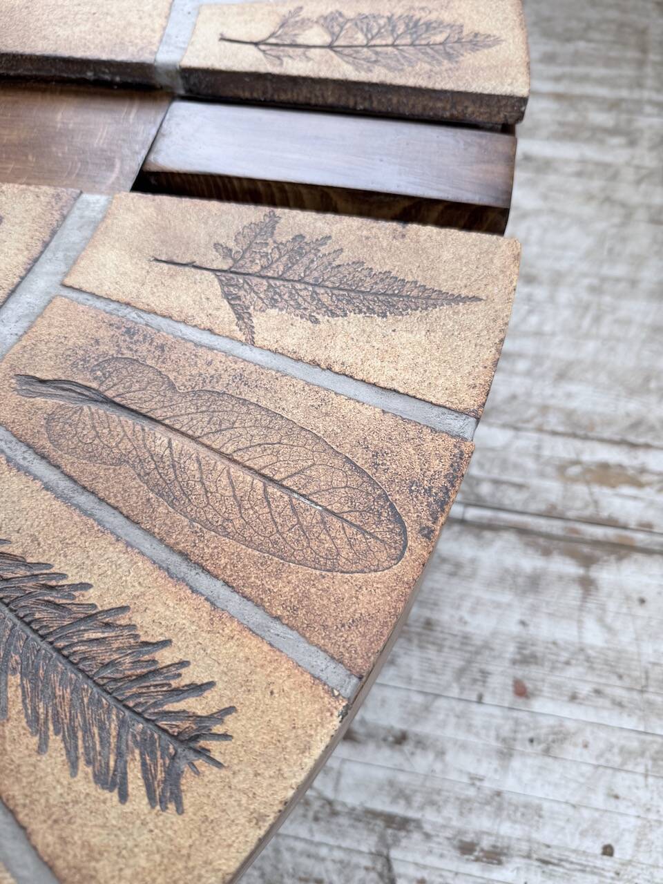 Table basse Roger Capron « grain de café »