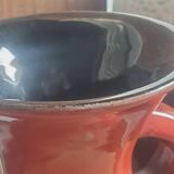 Vintage Français années 1960 Jean de Lespinasse, JdL 330, Vase ovale émaillé rouge avec portrait féminin.