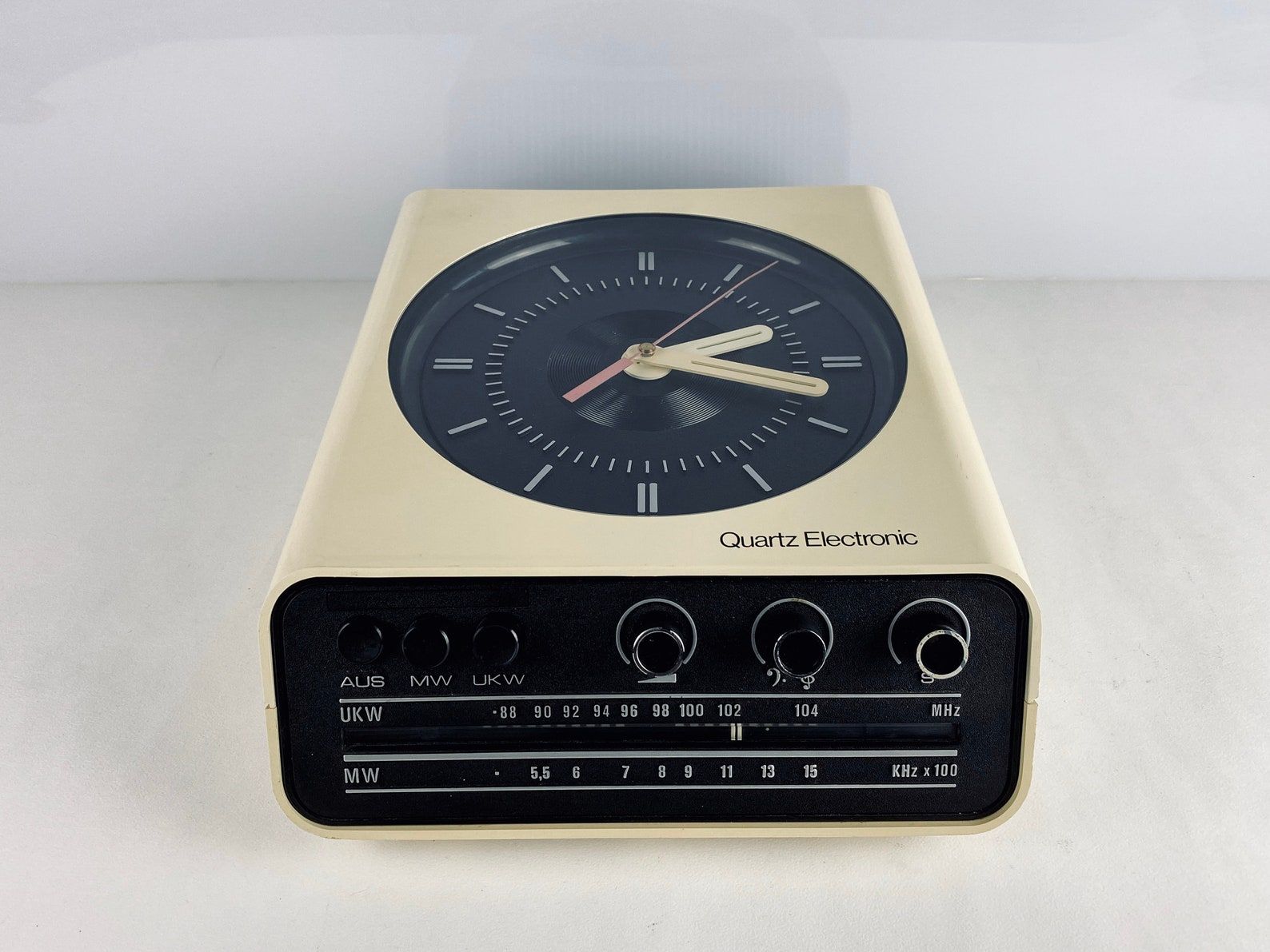 Space Age vintage Intercord QE 11 Quartz electronic clock with radio
