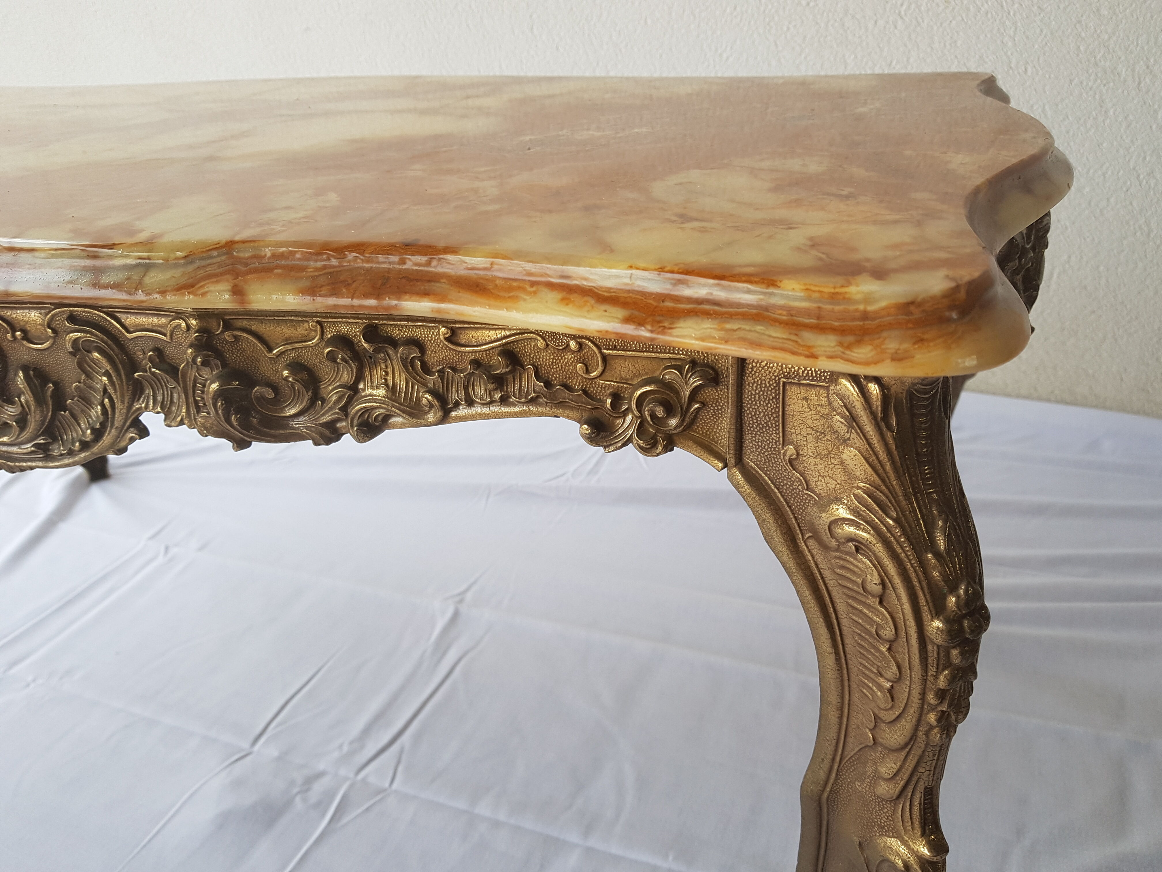 Table basse style Louis XV dessus marbre