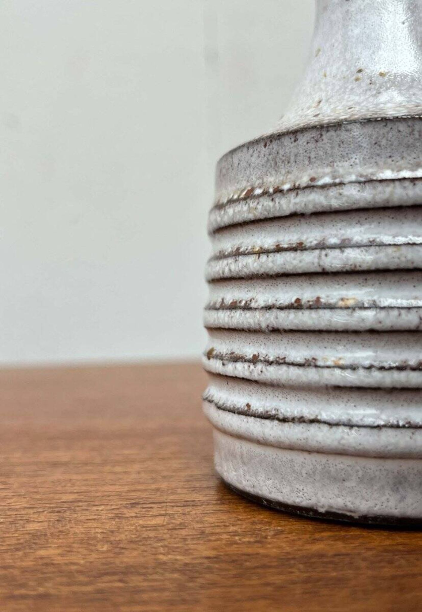 Mid-century modern studio pottery table lamp by Axella, 1960s.