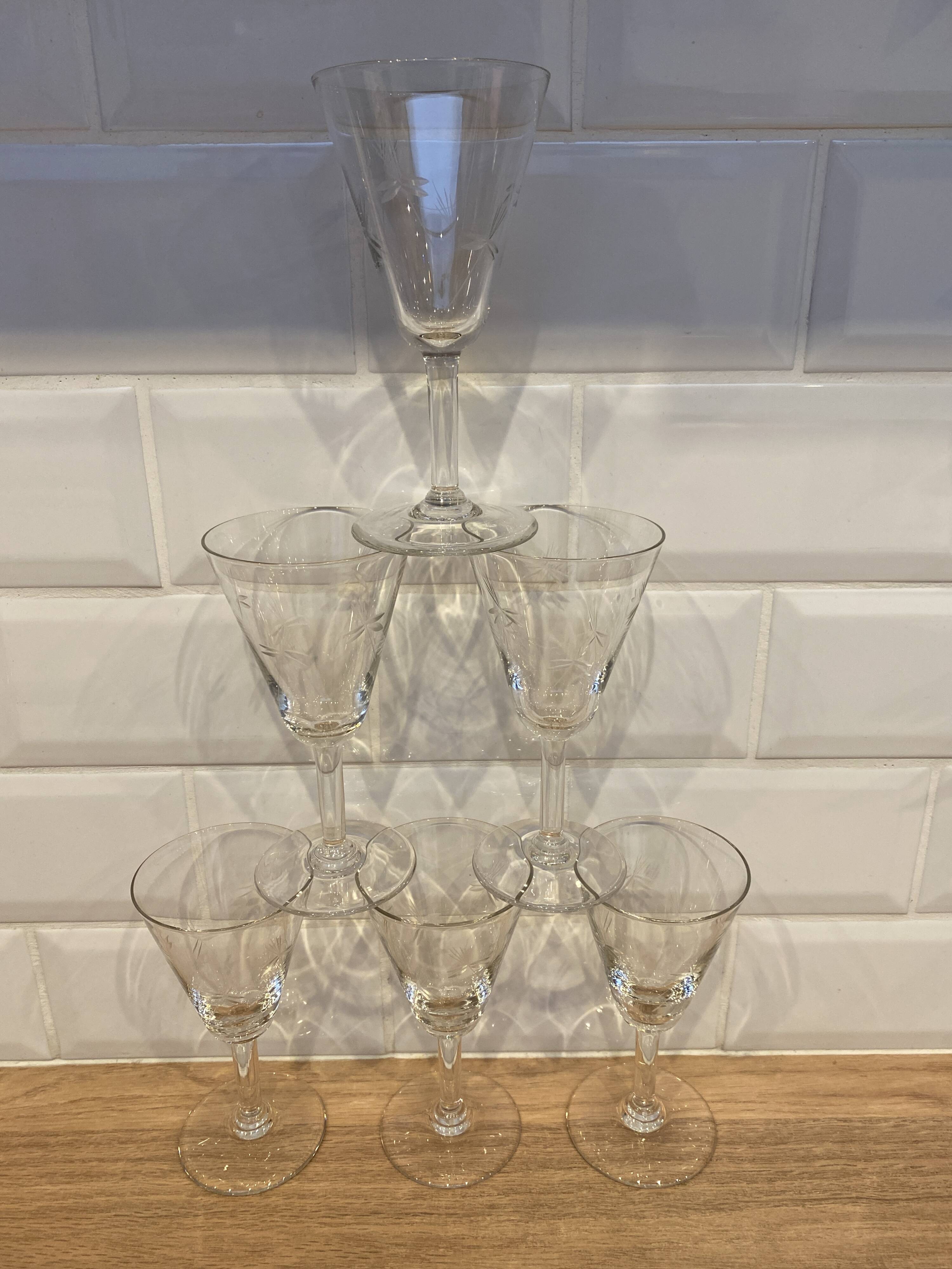 Set of 6 engraved wine glasses