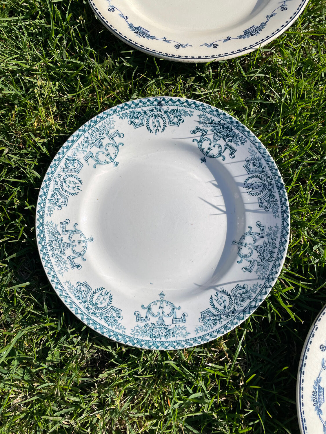 Set of 6 mismatched iron earth flat plates