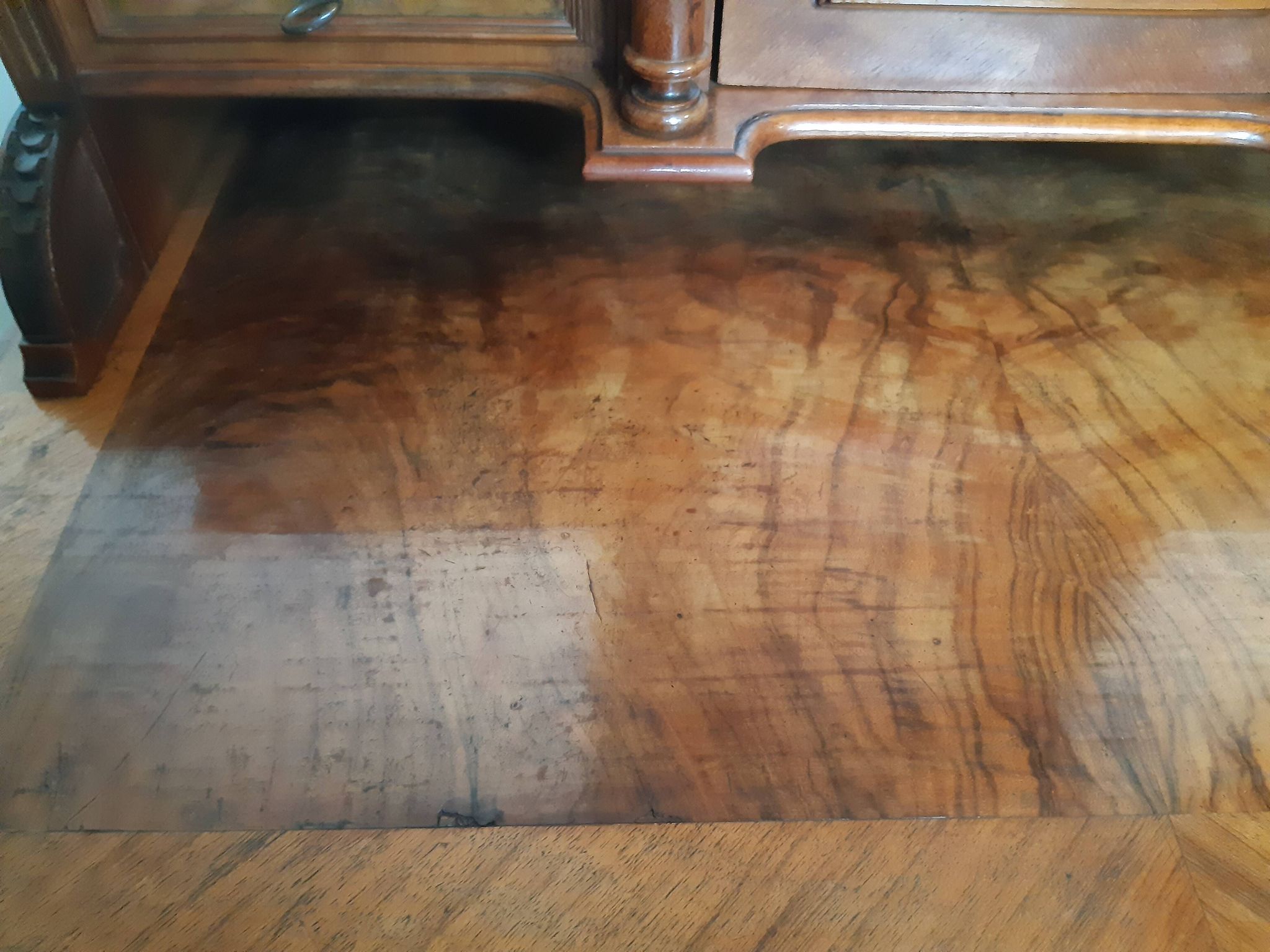 Old-standing desk in solid walnut and walnut veneer, period Alsace