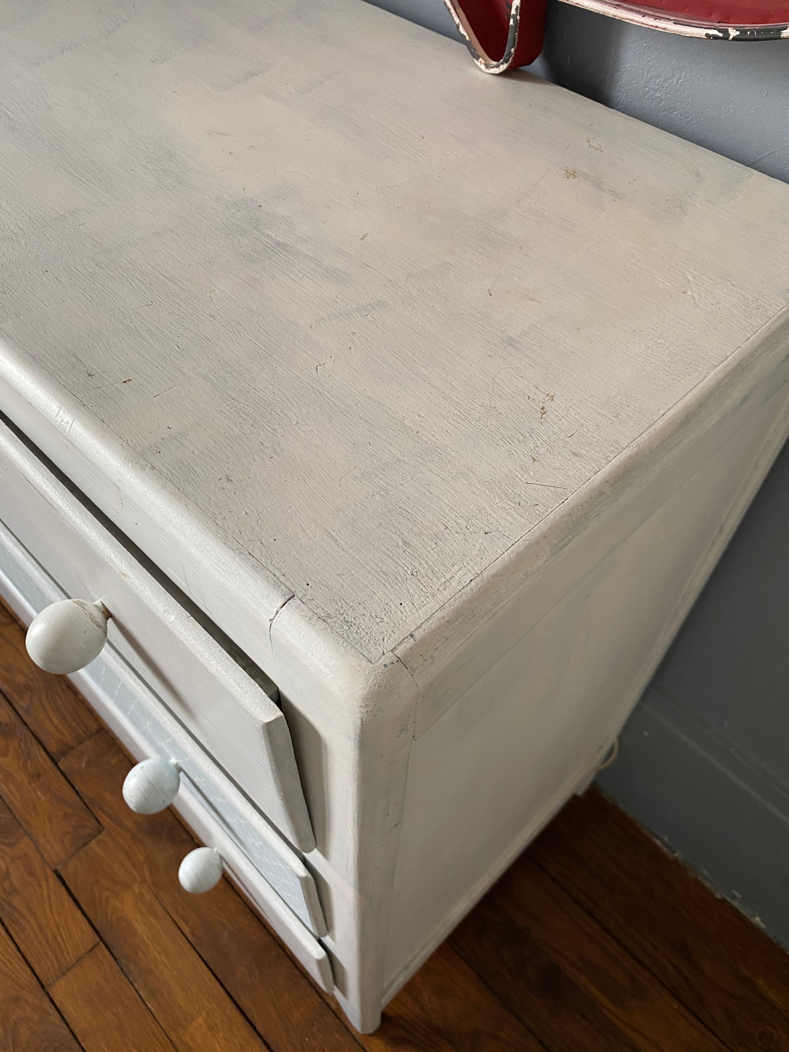 Commode vintage