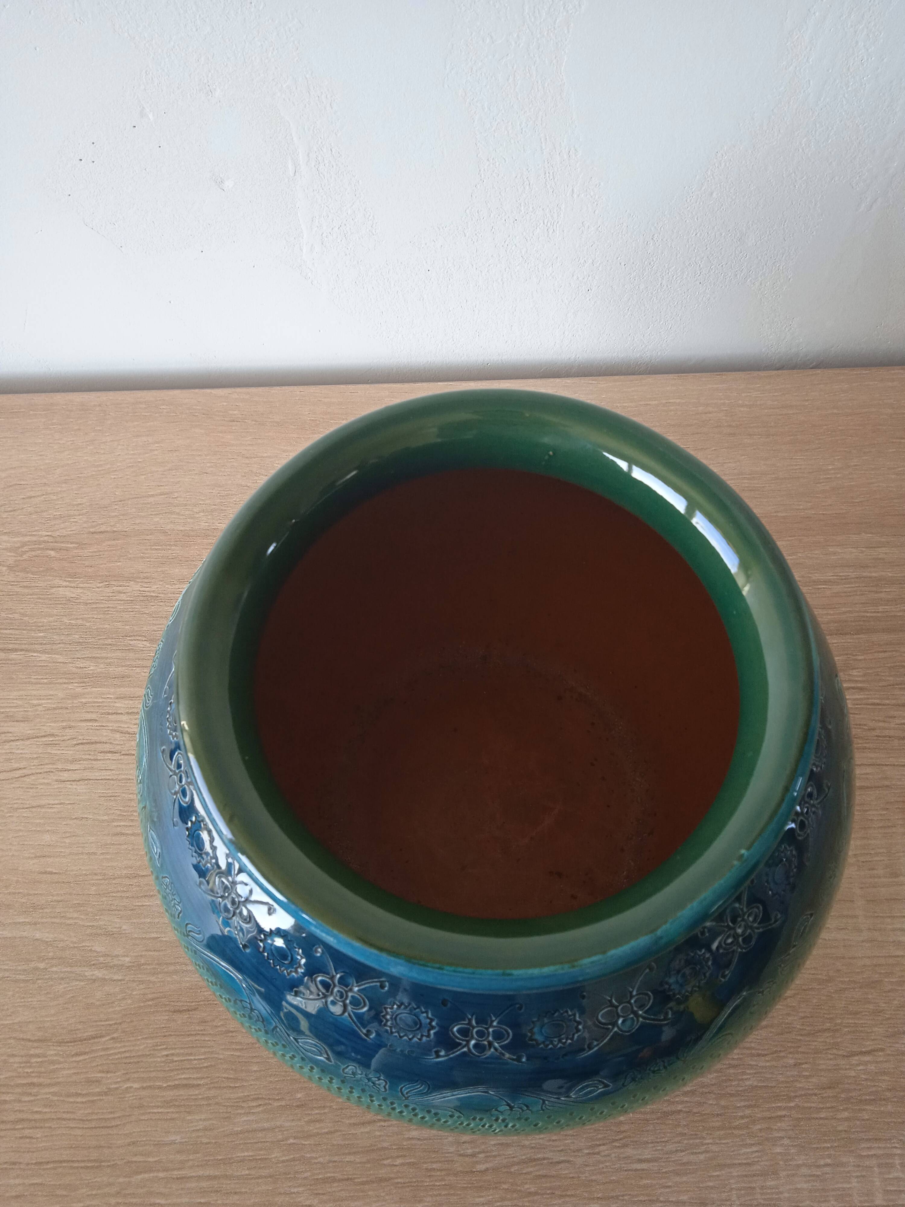 Round vase