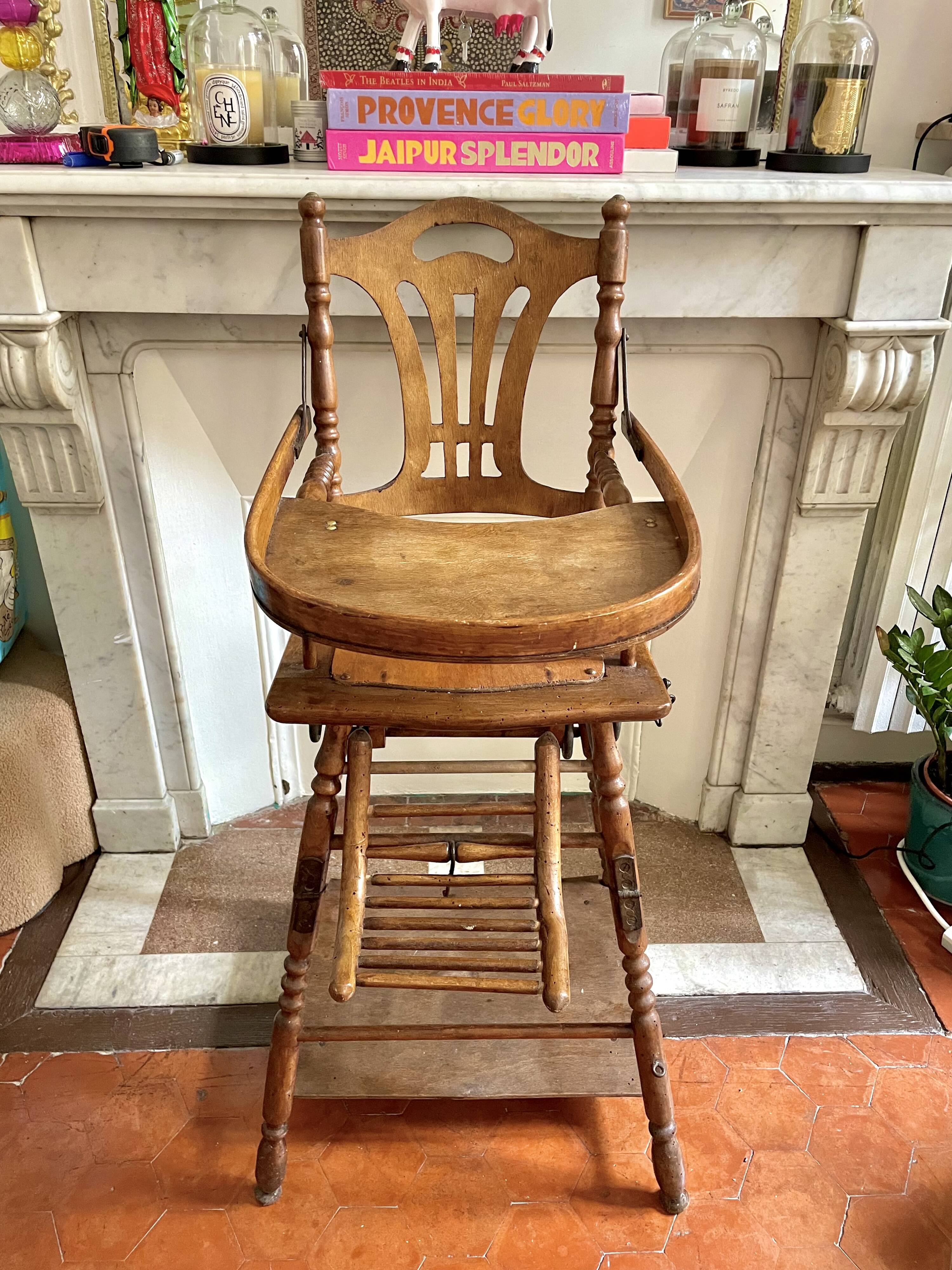 Chaise haute bébé ancienne