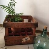 Caisse evian bottle holder