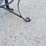 Table basse des années 70 en fer forgé plateau en verre bec de corbin