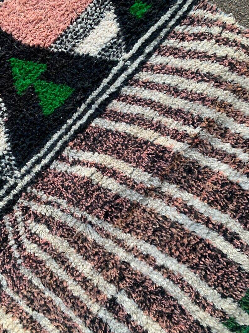 Beni Ourain Berber rug, handwoven in traditional style, size 200 x 300 cm.