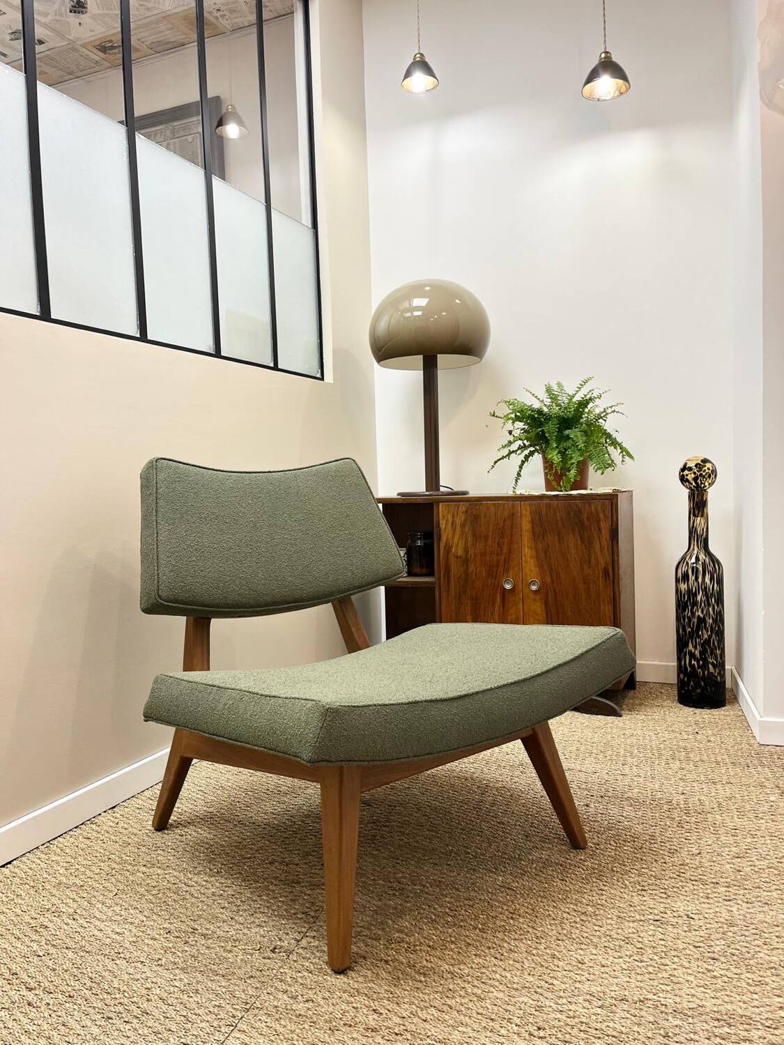 Vintage armchair attributed to Jens Risom, solid wood and fabric.