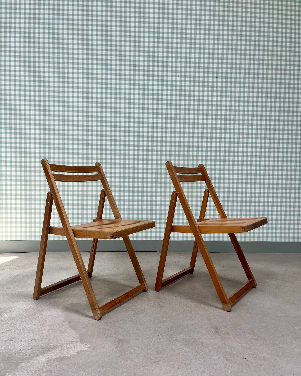 Pair of 70s wooden folding chairs