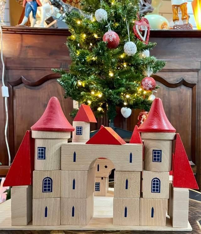 Stackable wooden building castle