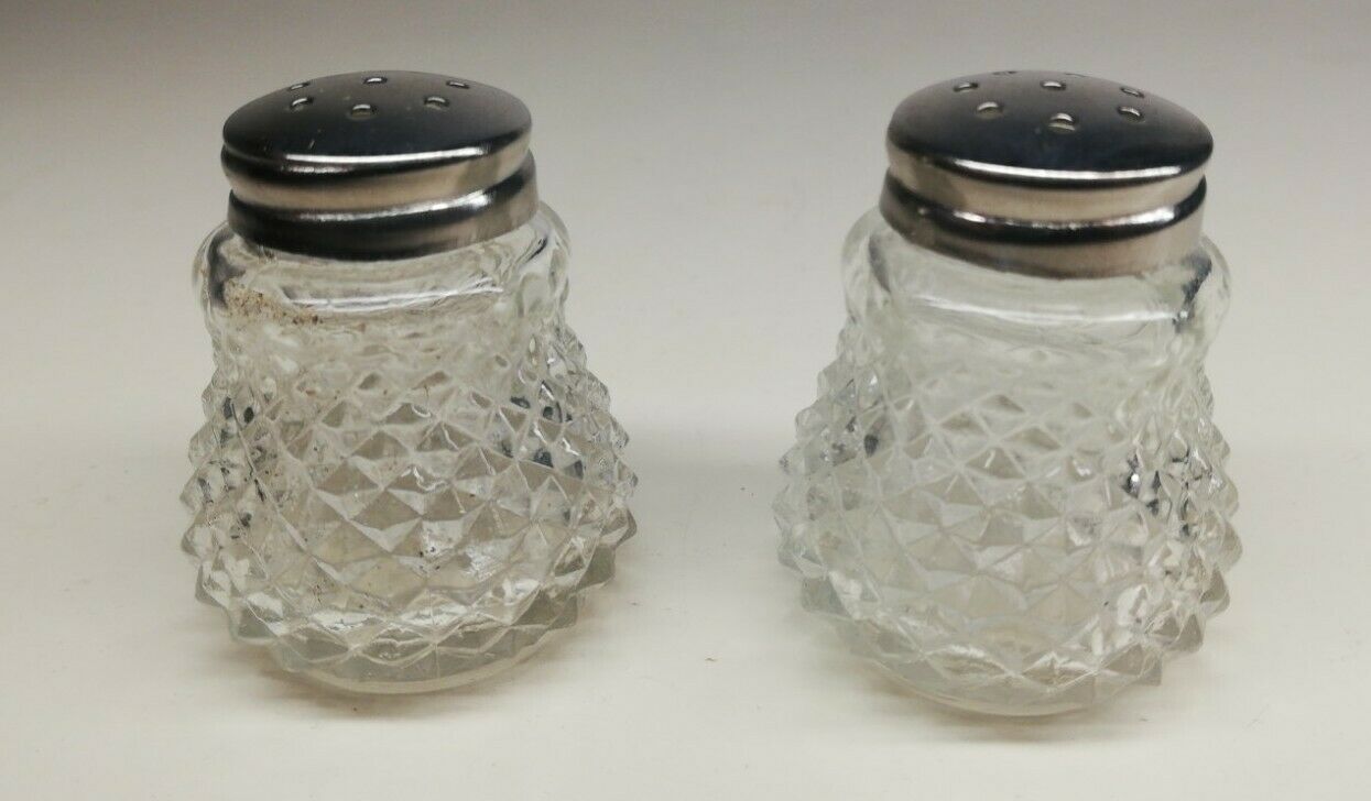 Salière et poivrière en verre vintage