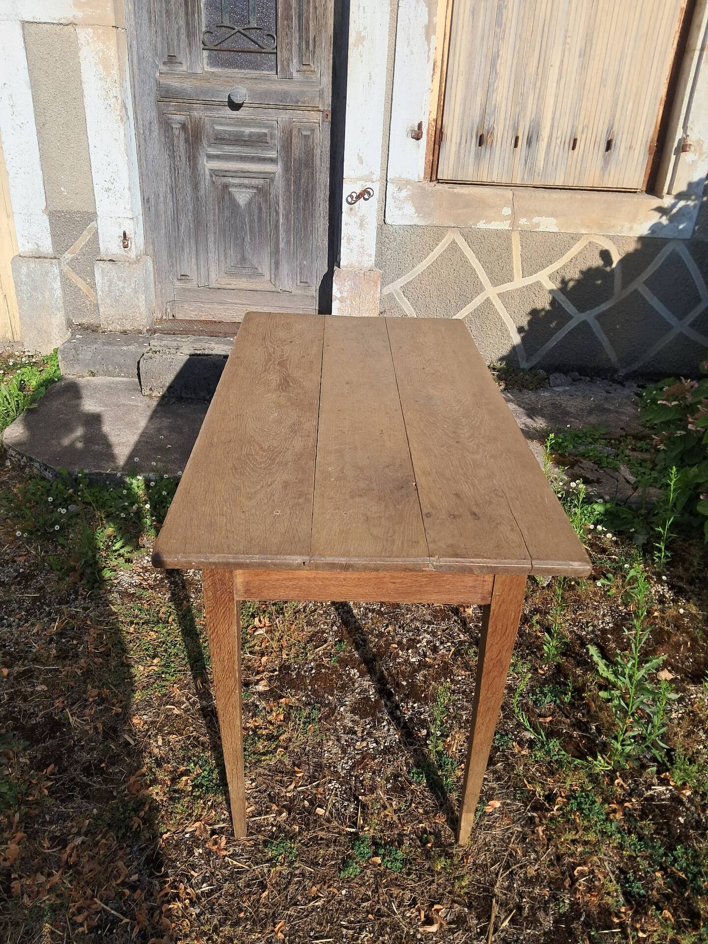 Small table in raw oak