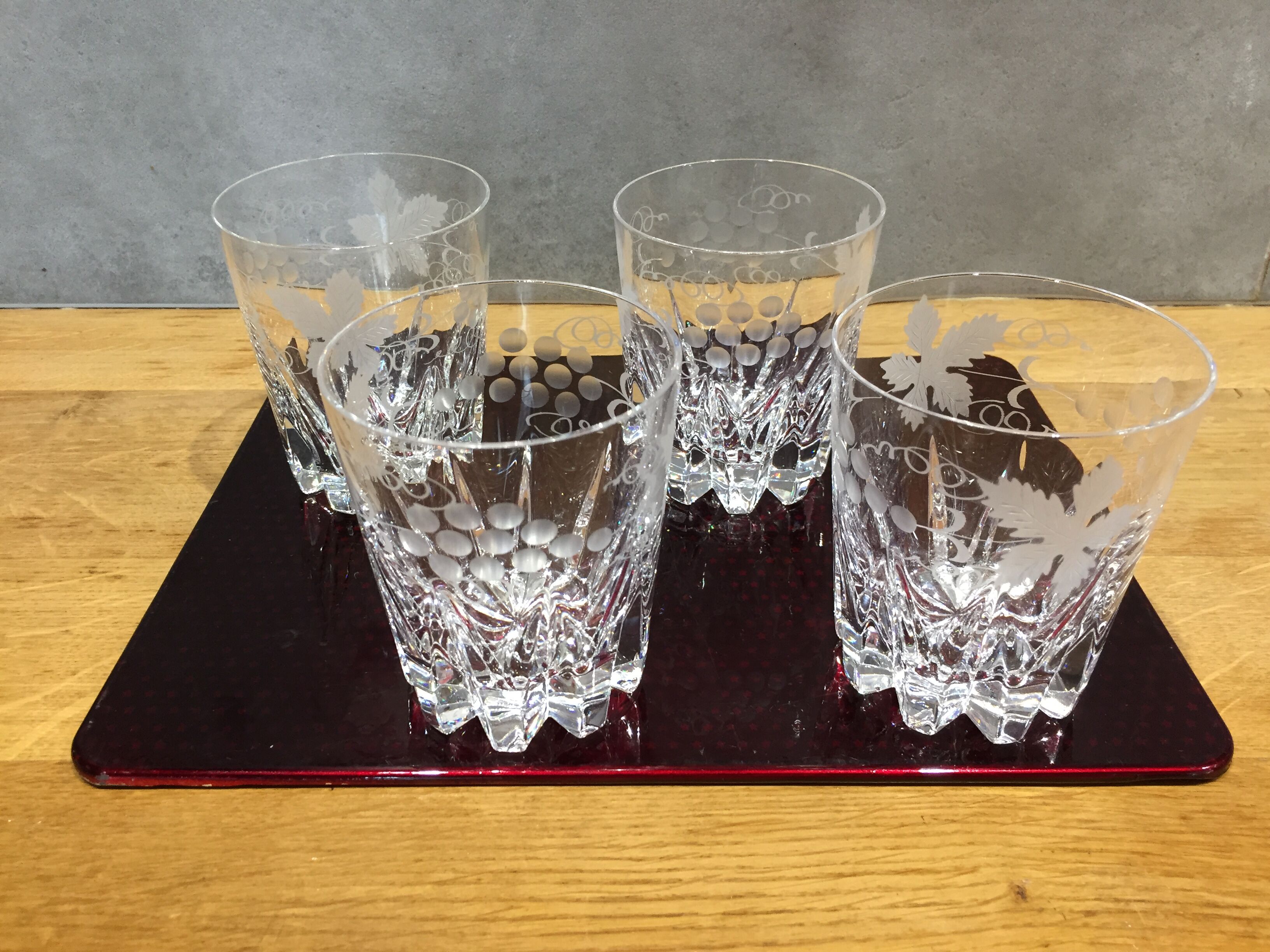 Series of 4 crystal whiskey glasses engraved vine decoration