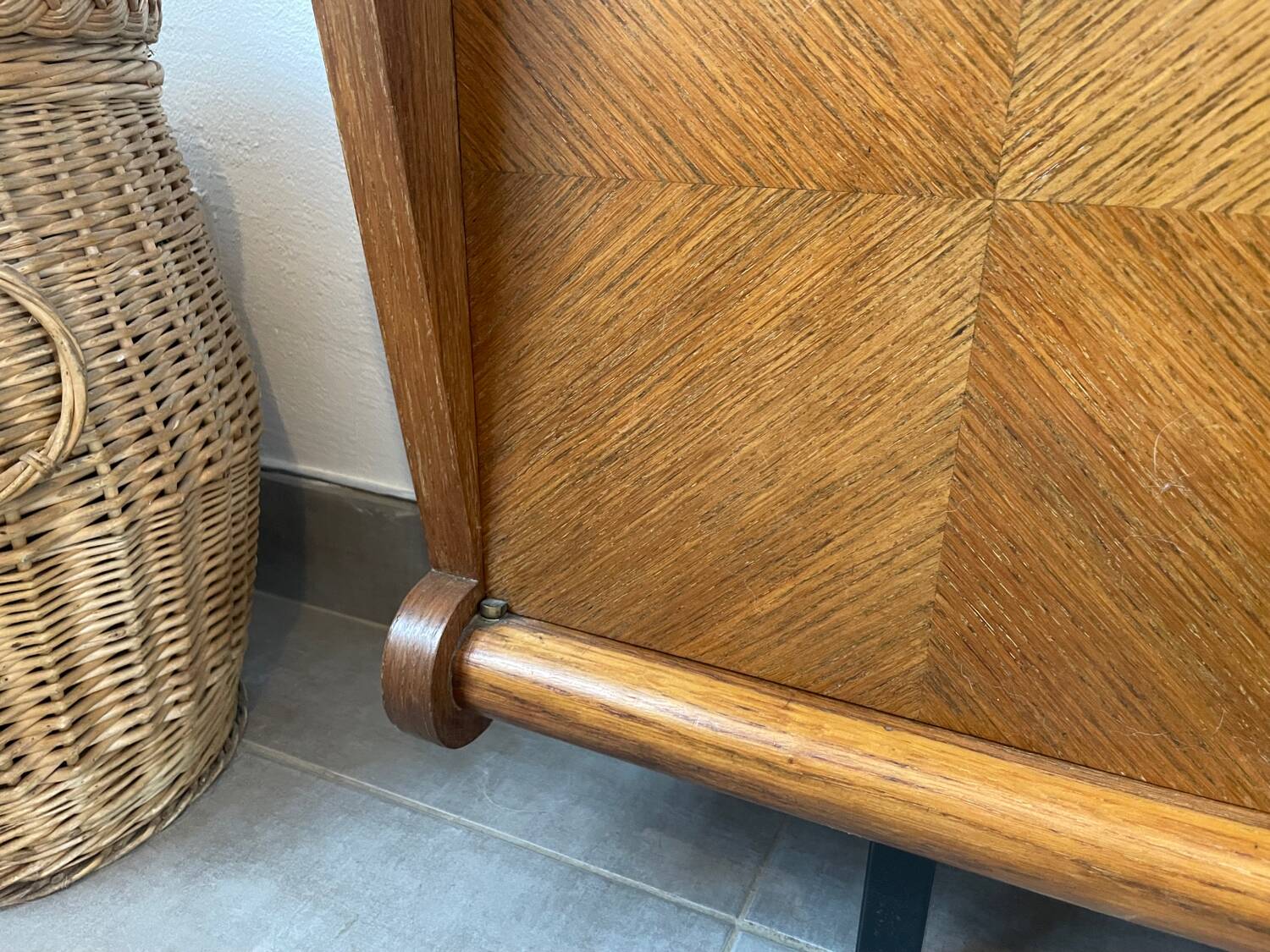 Vintage low oak sideboard (shallow)